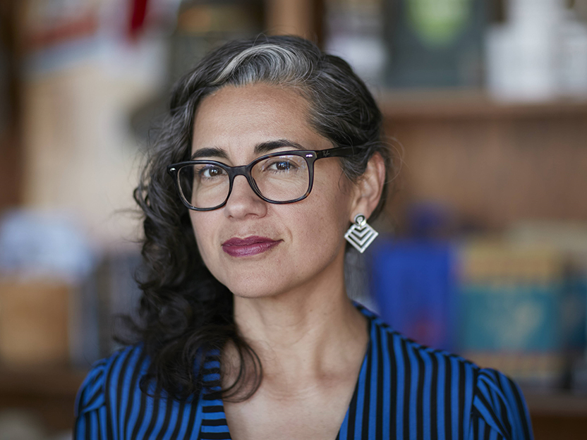 Photo of the poet Vickie Vértiz