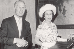 Boston Mayor Kevin White, Williams Class of 1952, pictured with Queen Elizabeth in July 1976.